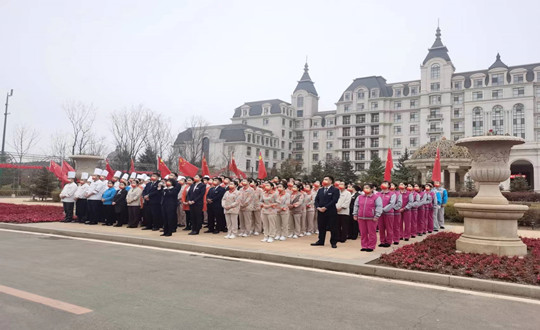 19 酒店公司升旗典礼现场_副本.jpg