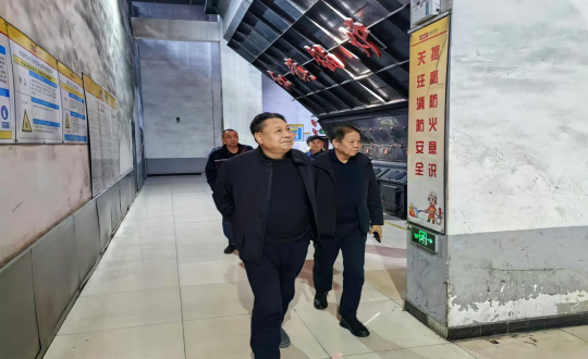 2024年11月18日，集团副董事马秉臣深刻供热总公司一线进行工作走访_副本.png