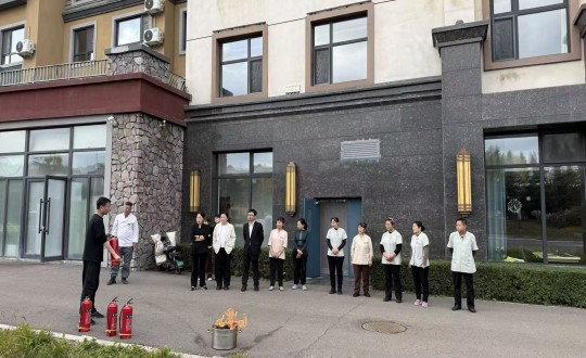1.长白山瓦力游戏酒店组织发展消防安全培训_副本.jpg